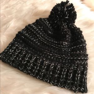 ✖️boutique black & white knit beanie